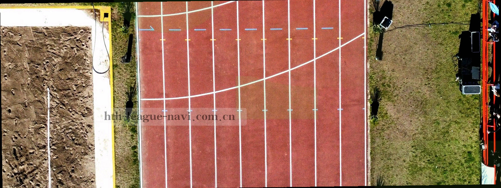 横向排列的资讯条目块与时间刻度构成的抽象图形，青绿与暖橙交替
